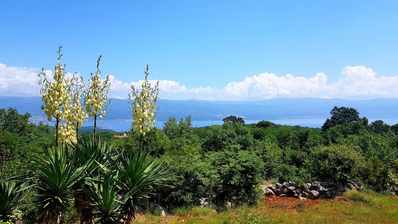 Hilltop Villa Risika Bagian luar foto