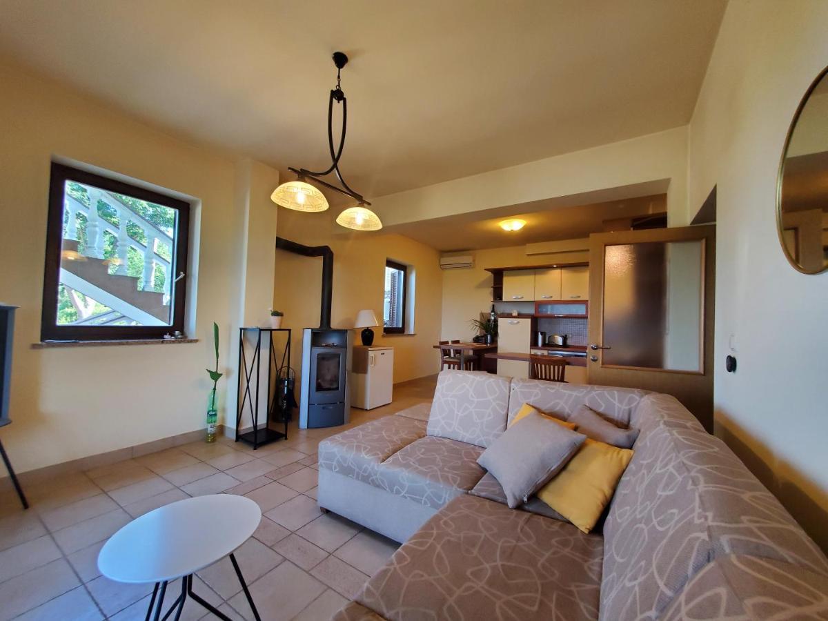 Hilltop Villa Risika Bagian luar foto