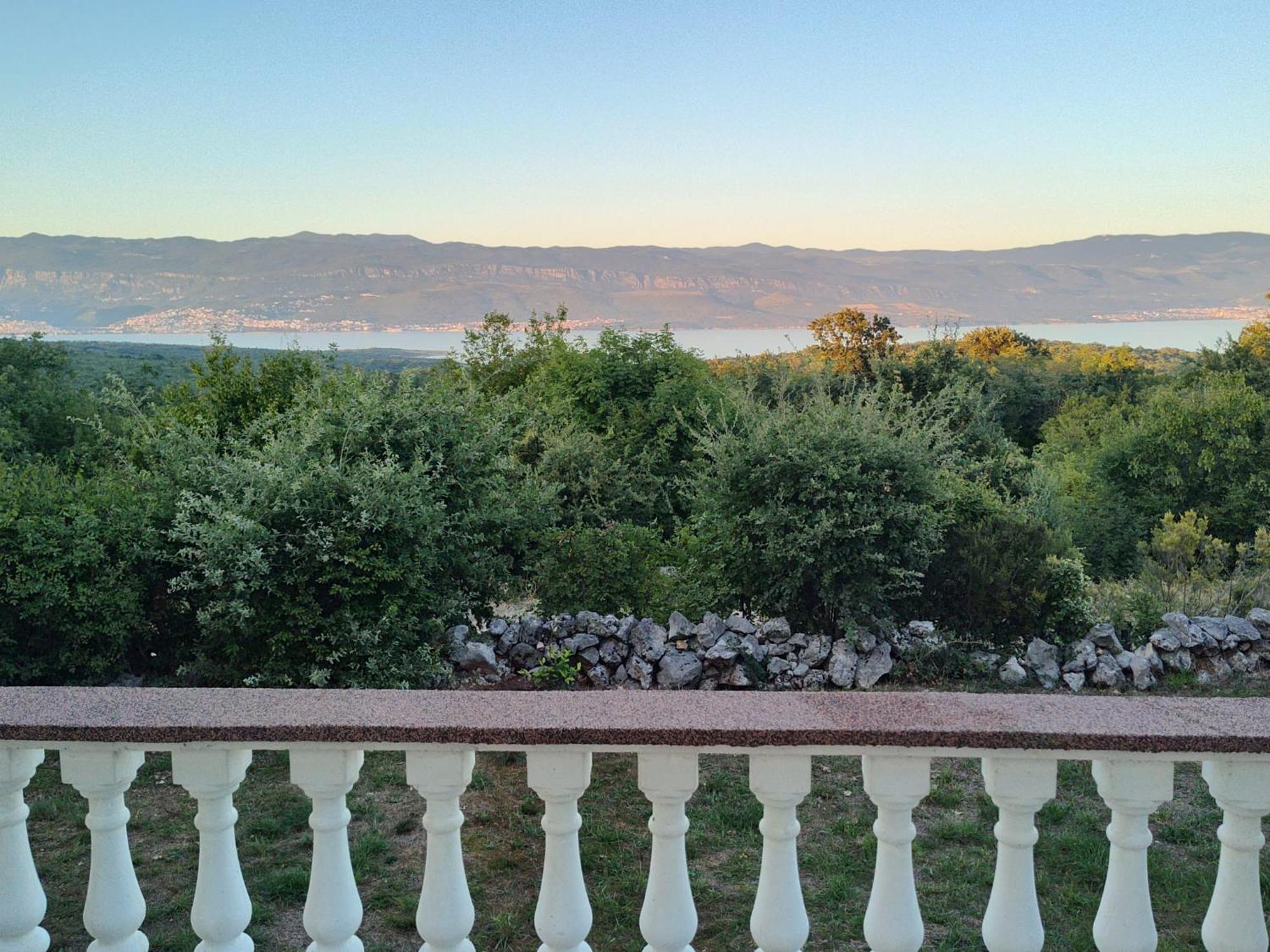 Hilltop Villa Risika Bagian luar foto